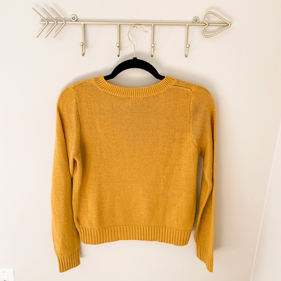 H&M Divided Sweater - Picture 2 of 2